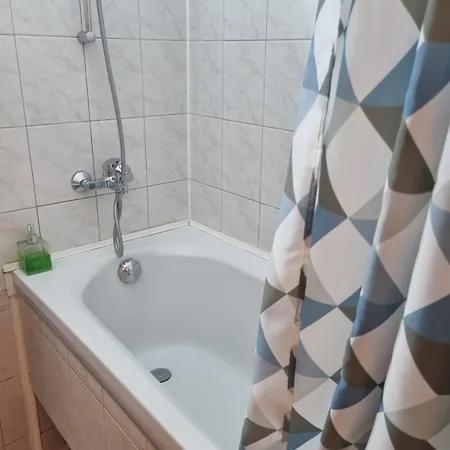 Adela Center Appartement *